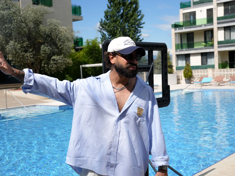 Anlage mit Poolbereich